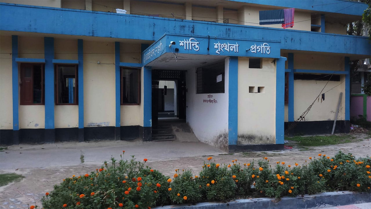 আত্রাইয়ে আঞ্চলিক মহাসড়কে গভীর রাতে গণডাকাতি