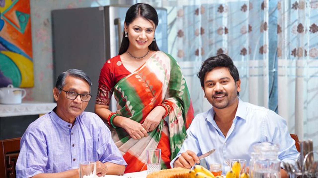 নিঃস্বার্থ বাবার চরিত্রে আজিজুল হাকিম