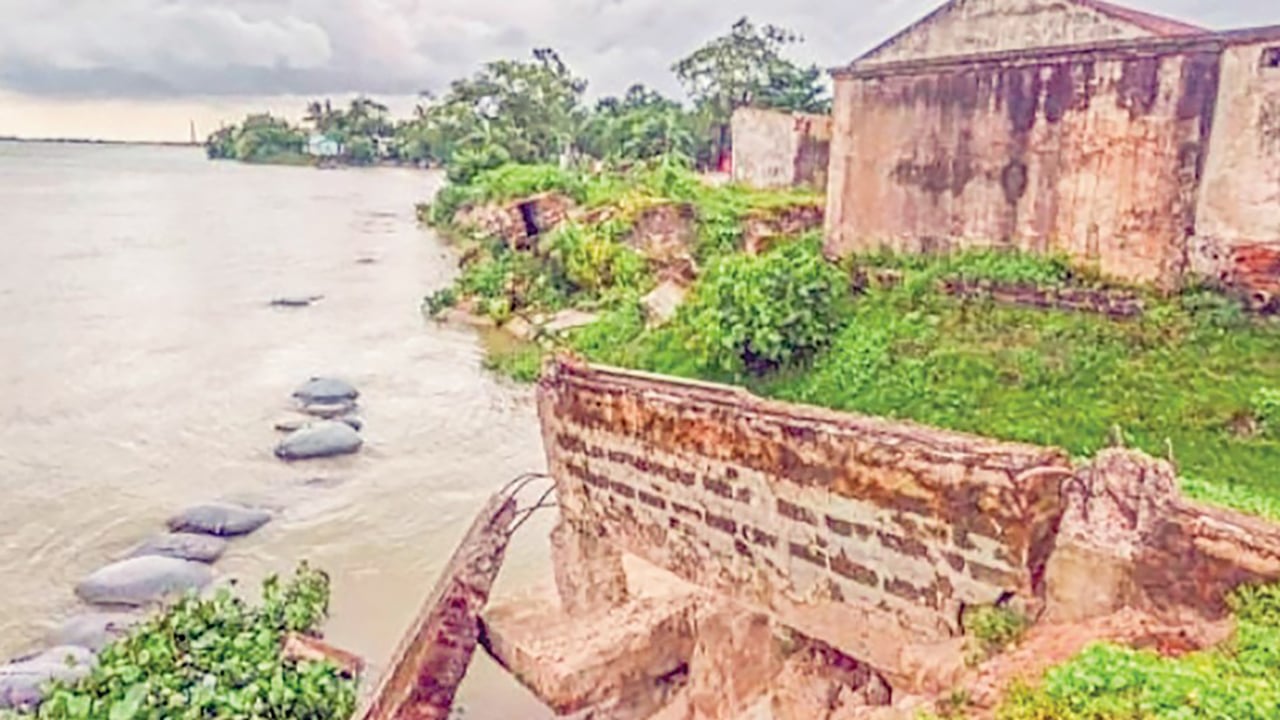 সরাইলে মেঘনার ভাঙনে বিলীন ভিটেমাটি, শিল্প-কারখানা