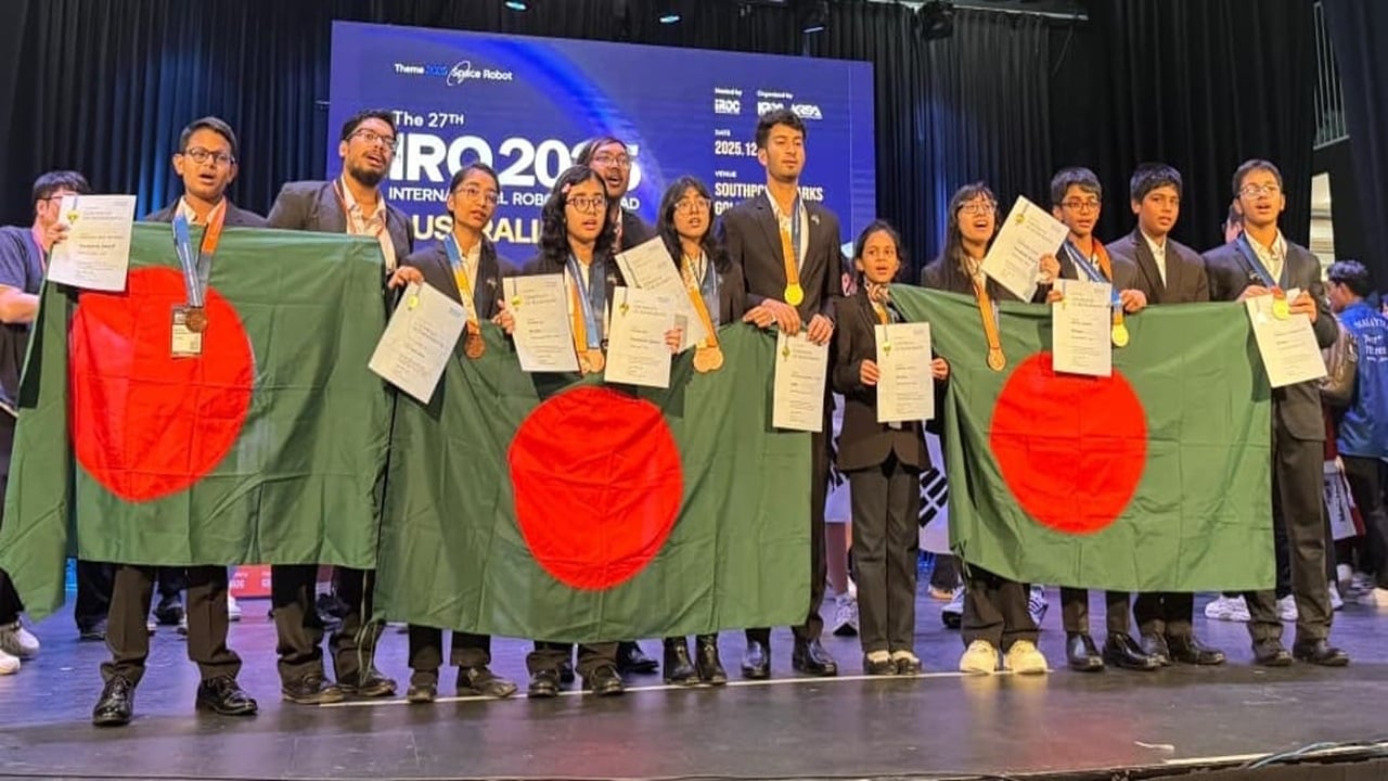 আন্তর্জাতিক রোবট অলিম্পিয়াডে গোল্ডসহ ১১টি পদক জয় বাংলাদেশের