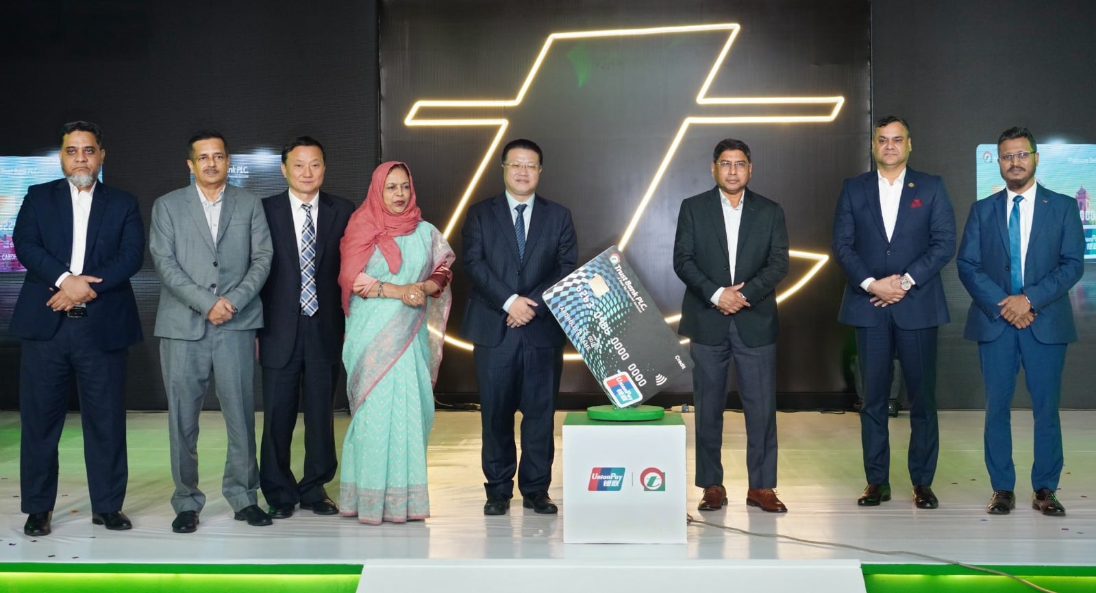 ট্রাস্ট ব্যাংকের ইউনিয়নপে ডেবিট ও ক্রেডিট কার্ড উদ্বোধনী অনুষ্ঠানে সেনাপ্রধান