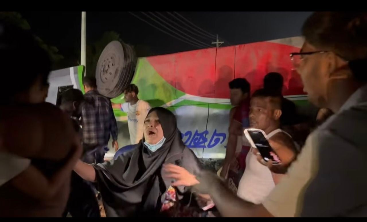 কুমিল্লায় যাত্রীবাহী বাস উল্টে আহত ৫