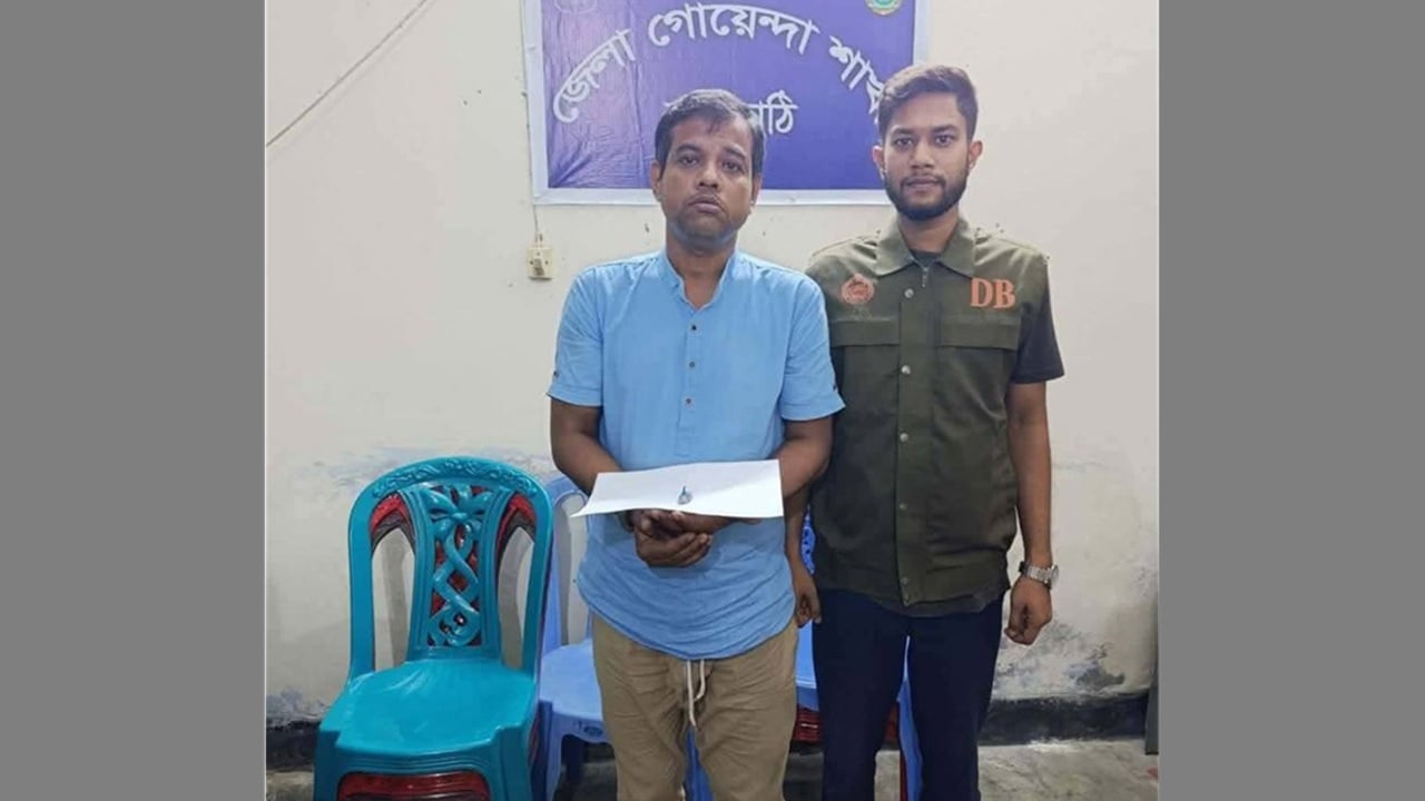ঝালকাঠি শহরে ইয়াবাসহ মন্দিরের পুরোহিত গ্রেফতার