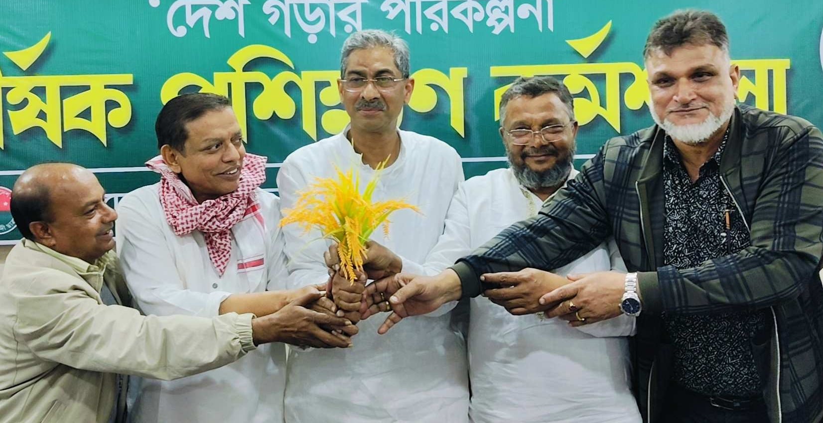 বিএনপির প্রার্থীকে সমর্থন দিয়ে সরে দাঁড়ালেন আজাদ সোহেল