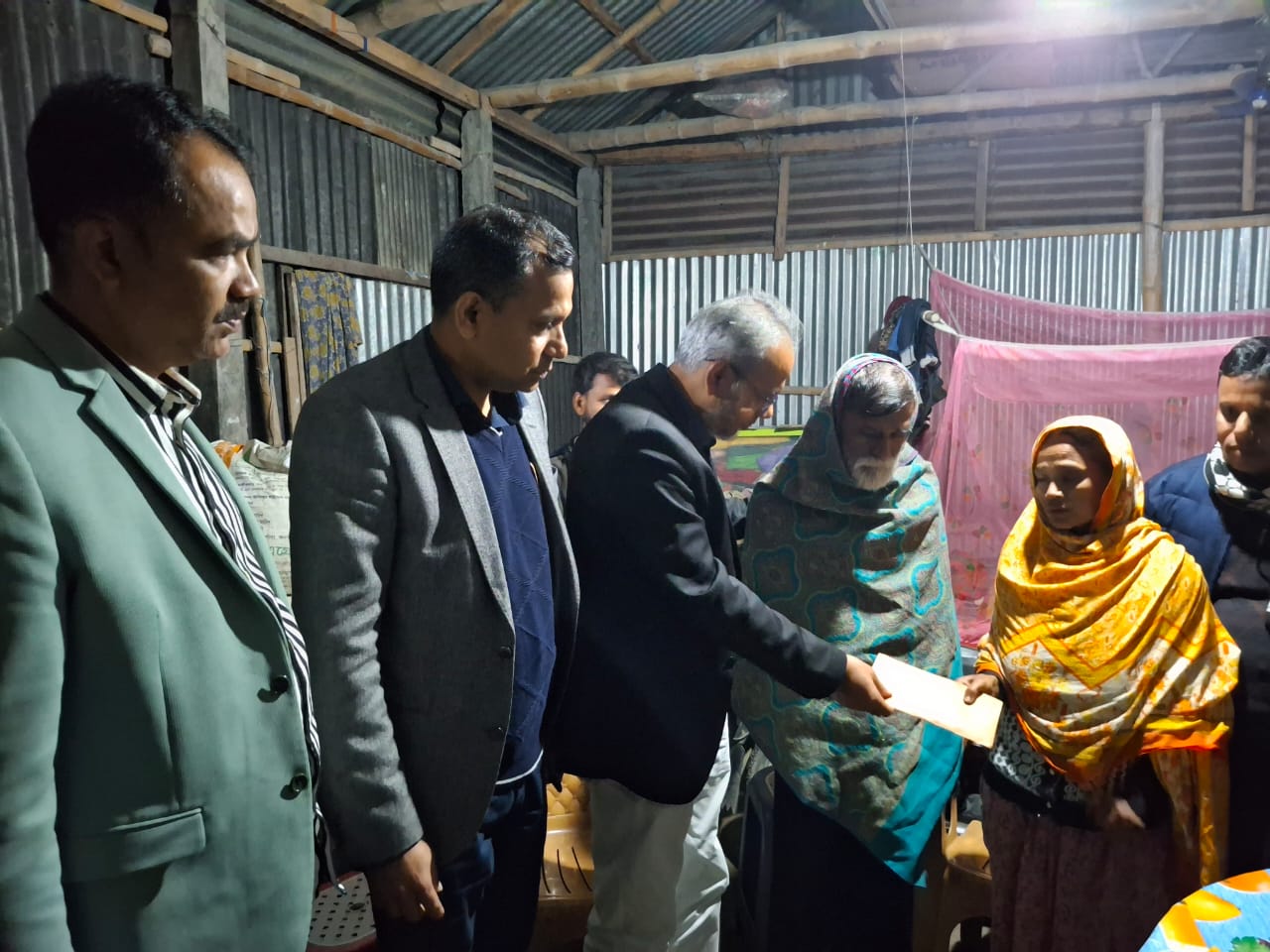 জুলাই বিপ্লবে শহীদ মাহবুব আলমের পরিবারের পাশে তারেক রহমান