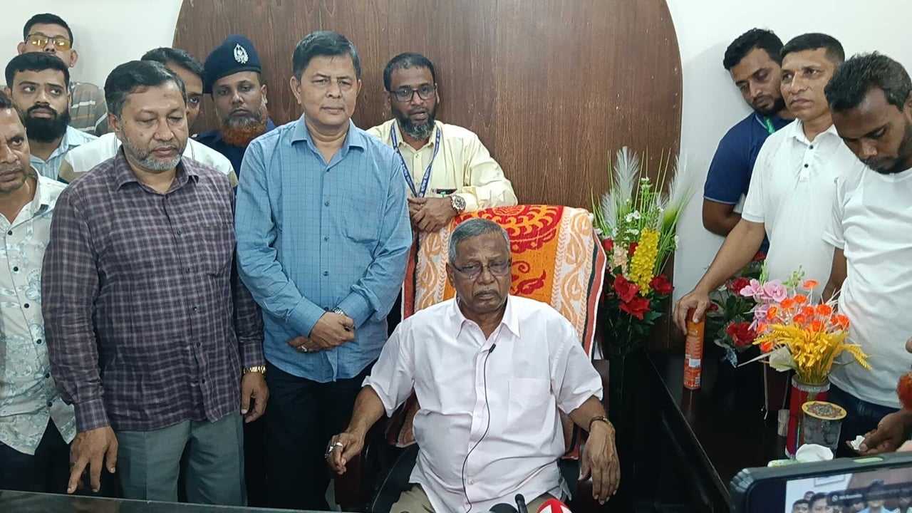 মানুষের দোরগোড়ায় চিকিৎসাসেবা পৌঁছে দিতে বোরহানউদ্দিনে ফ্রি হেলথ কেয়ার