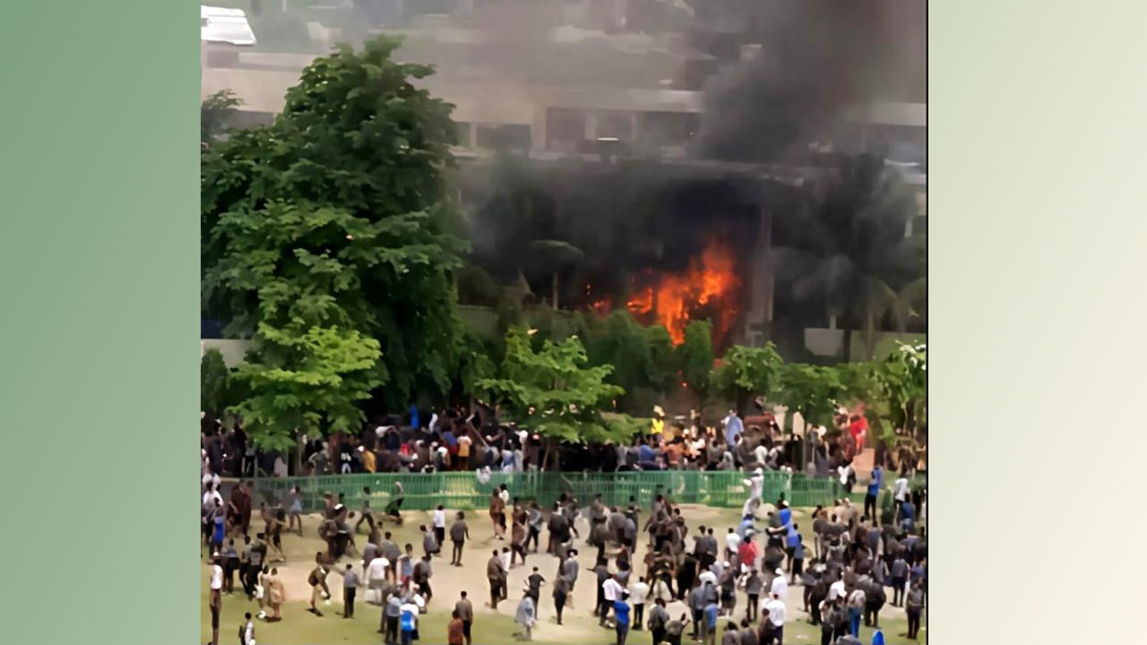 উড্ডয়নের ১২ মিনিটের মাথায় বিধ্বস্ত হয় বিমানটি