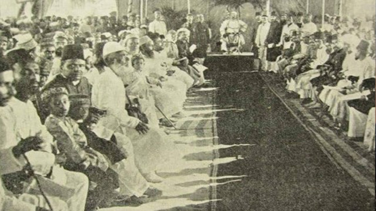 বিতর্ক বনাম ইতিহাস