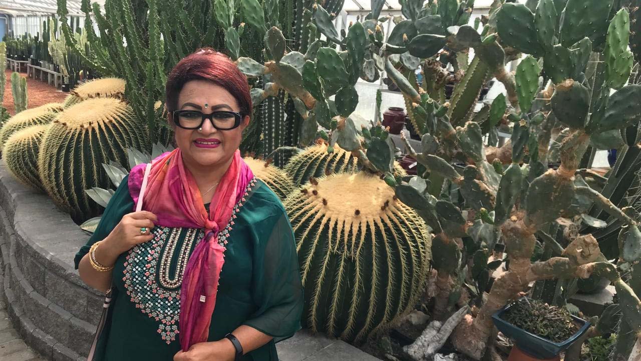 কানাডায় যেমন সময় পার করছেন ববিতা
