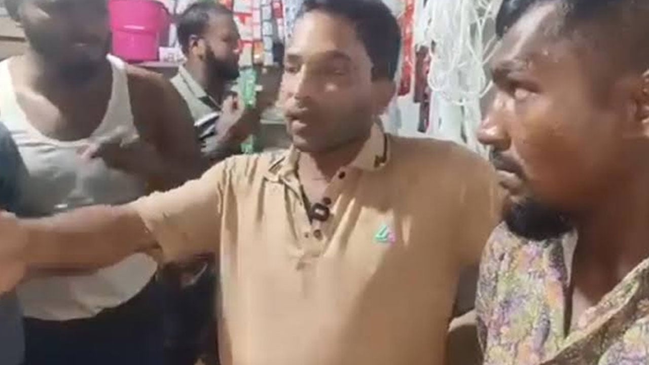 চাঁদাবাজির অভিযোগে গণপিটুনি, পদ হারালেন দুই বিএনপি নেতা