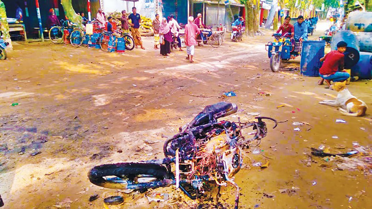 বদরগঞ্জে বিএনপি নেতাদের বালু ব্যবসা জমজমাট