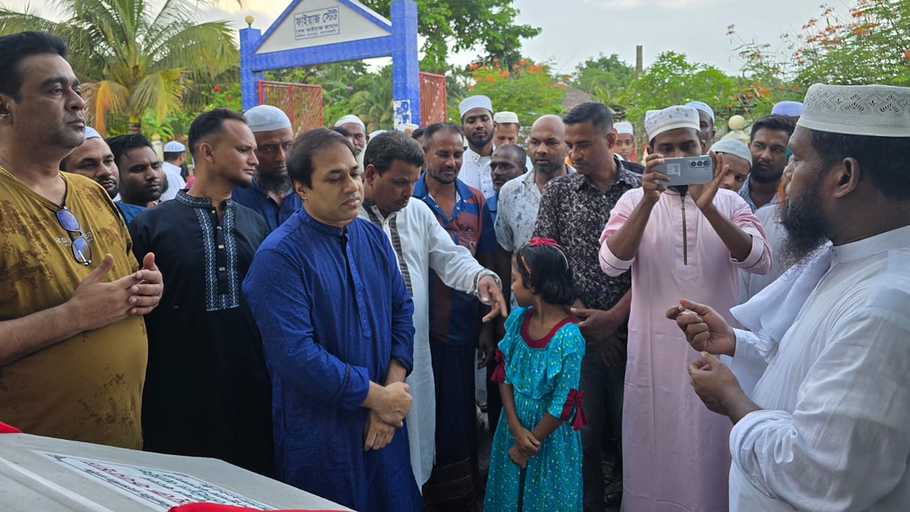 দায়বদ্ধতা ও মানবিক চিন্তা থেকে উন্মুক্ত কবরস্থান : বাগেরহাট পুলিশ সুপার