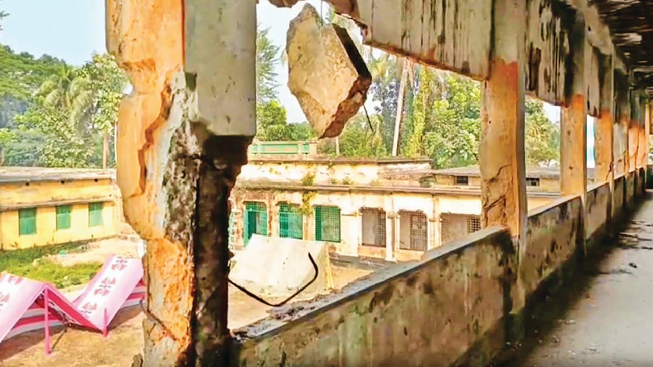 অবকাঠামো ও শিক্ষক সংকটে ব্যাহত শিক্ষা কার্যক্রম