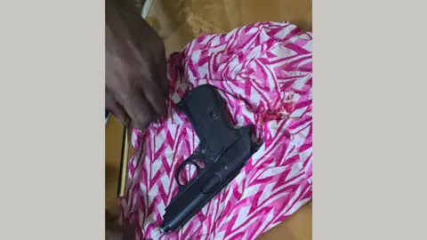বাগেরহাটে শ্রমিক দলের দুই গ্রুপের সংঘর্ষে আহত ২, বিদেশি পিস্তল উদ্ধার