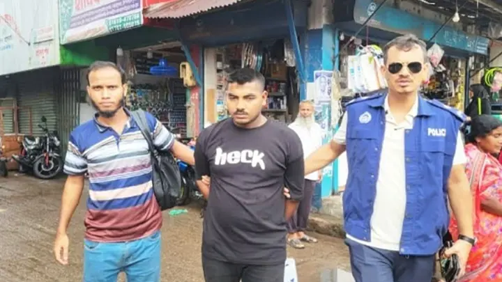 র্যাব কর্মকর্তা সেজে স্কুলছাত্রীকে ধর্ষণের অভিযোগে গ্রেপ্তার যুবক
