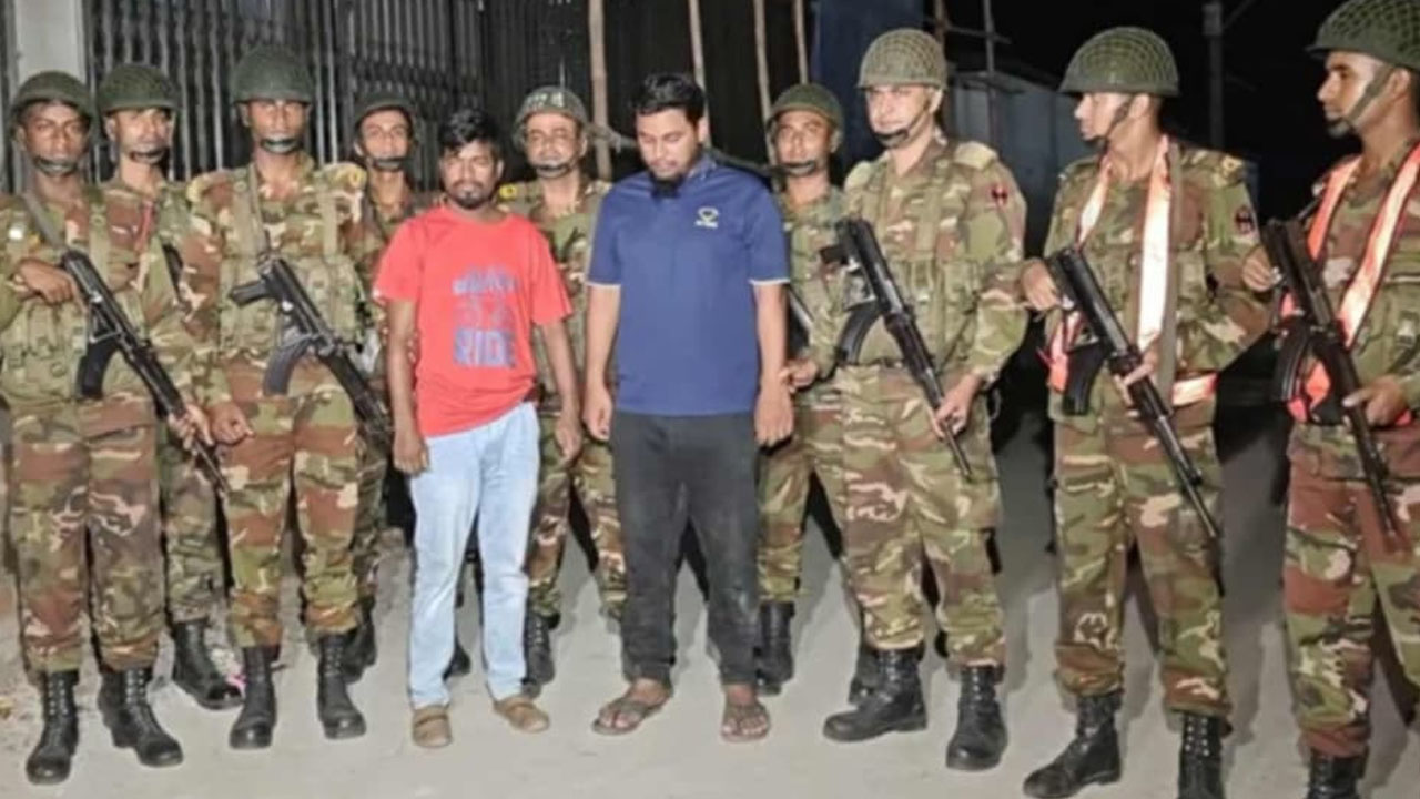 বগুড়ায় সেনাবাহিনীতে চাকরি দেয়ার নামে প্রতারণা, চক্রের ২ সদস্য আটক