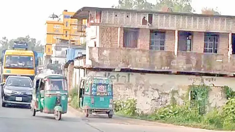 কাগজ-কলমে জমি অধিগ্রহণ হলেও বাস্তবে দখলবাণিজ্য