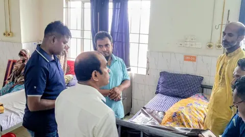 জনপ্রশাসন প্রতিমন্ত্রীর গাড়ির ধাক্কায় আহত বৃদ্ধার মৃত্যু