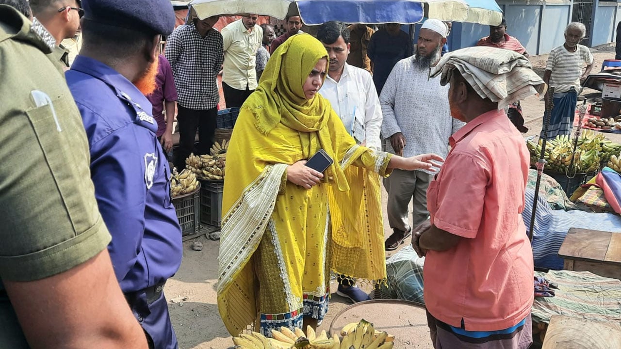 রমজানে বাজার মনিটরিংয়ে সান্তাহারে ব্যবসায়ীদের জ‌রিমানা