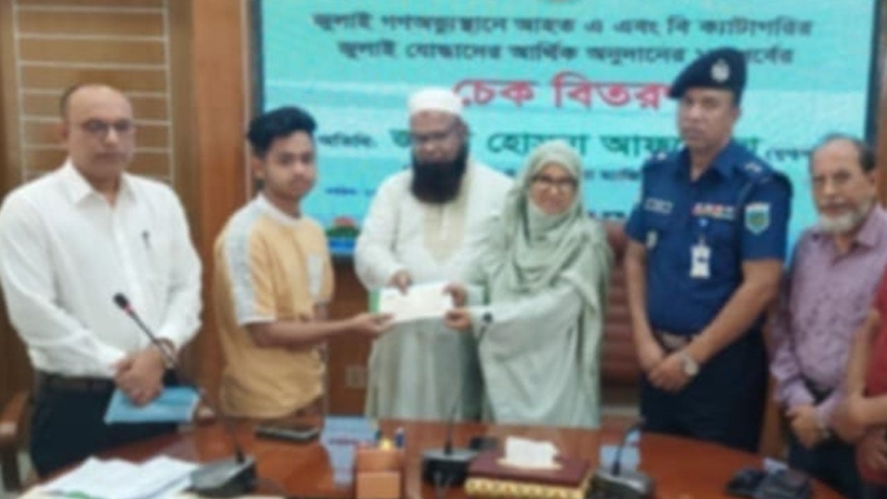 বগুড়ায় জুলাই গণঅভ্যুত্থানে আহত ৩৫ যোদ্ধাকে আর্থিক অনুদান