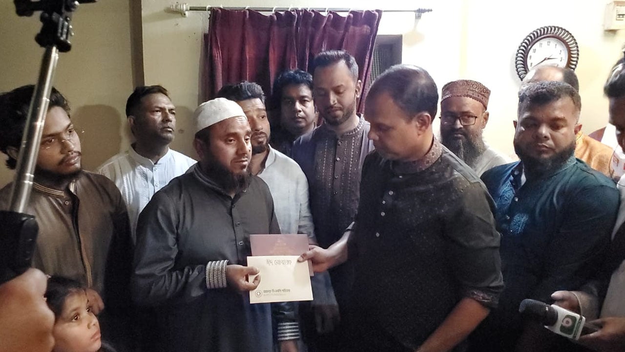 বগুড়ায় দুই শহীদের পরিবারের পাশে ‘আমরা বিএনপি পরিবার’