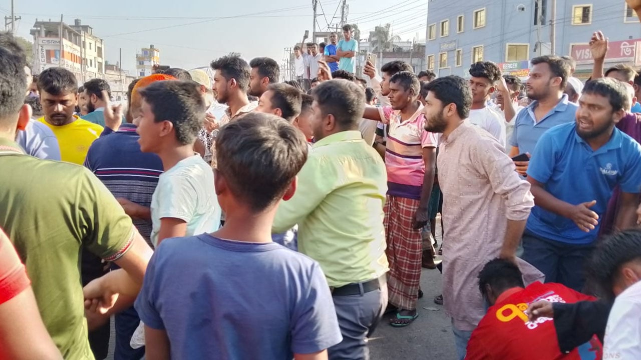 ফ্লাইওভারের দাবিতে বগুড়ায় সড়ক অবরোধ