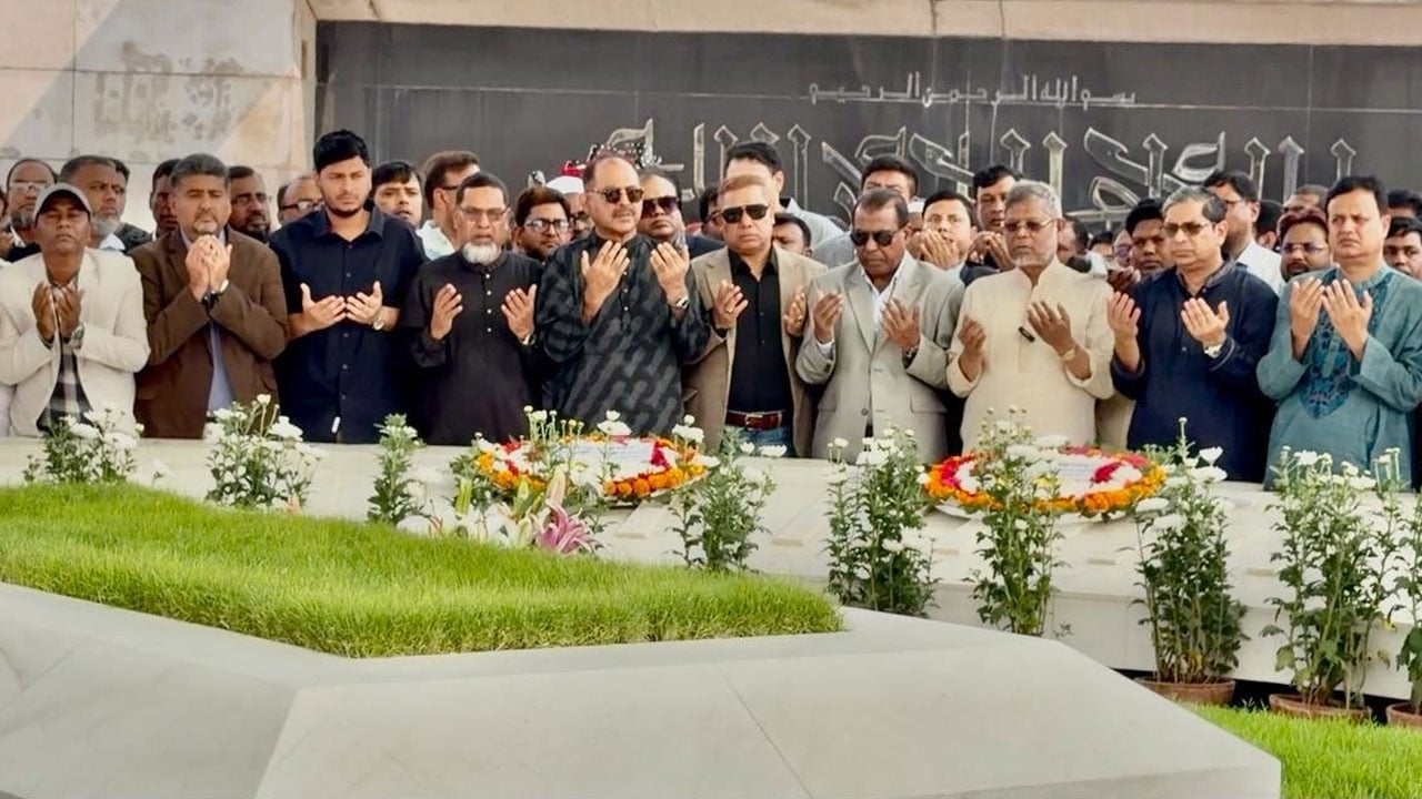 জিয়া ও খালেদার কবর জিয়ারত করলেন বগুড়ার ছয় এমপি