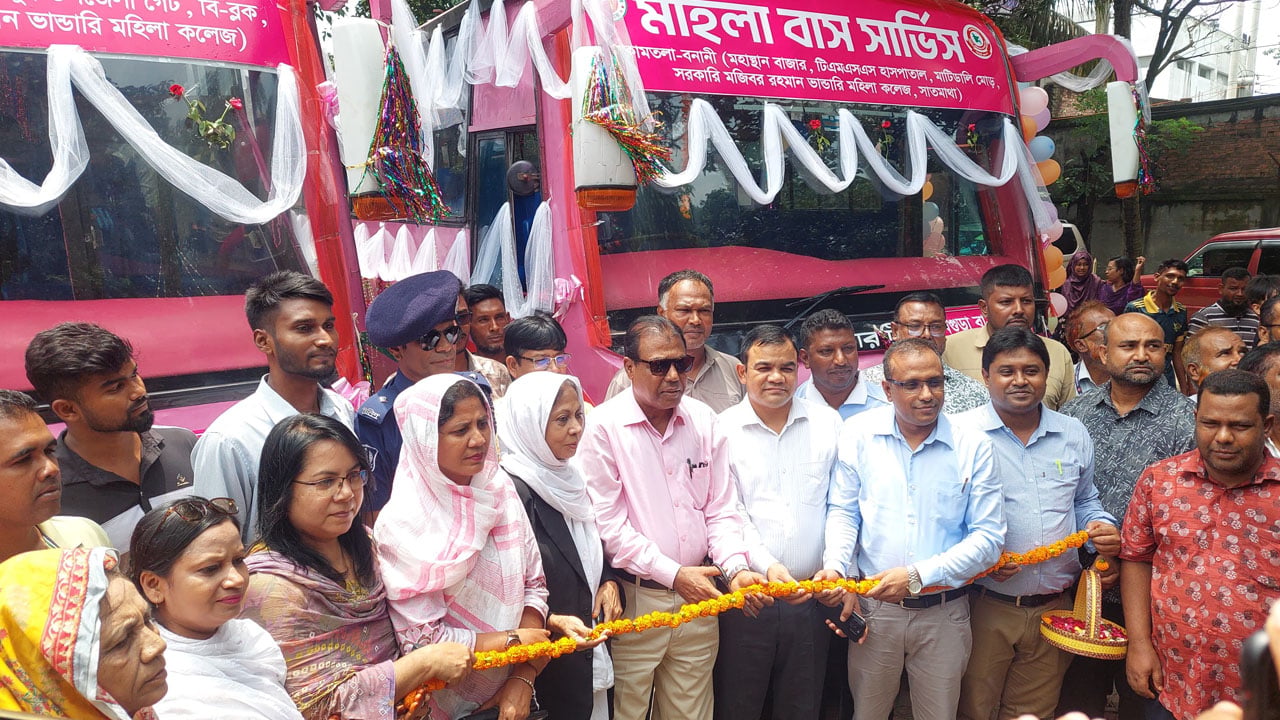 বগুড়ায় পিংক বাস চালু