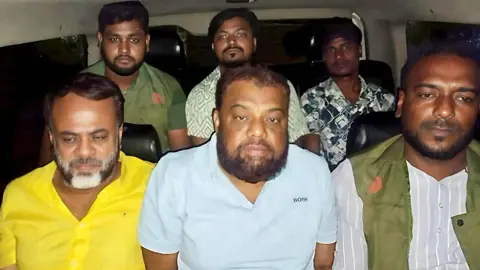 চট্টগ্রাম-কক্সবাজার সড়কে বগুড়া স্বেচ্ছাসেবক লীগের সভাপতিসহ গ্রেপ্তার ৪