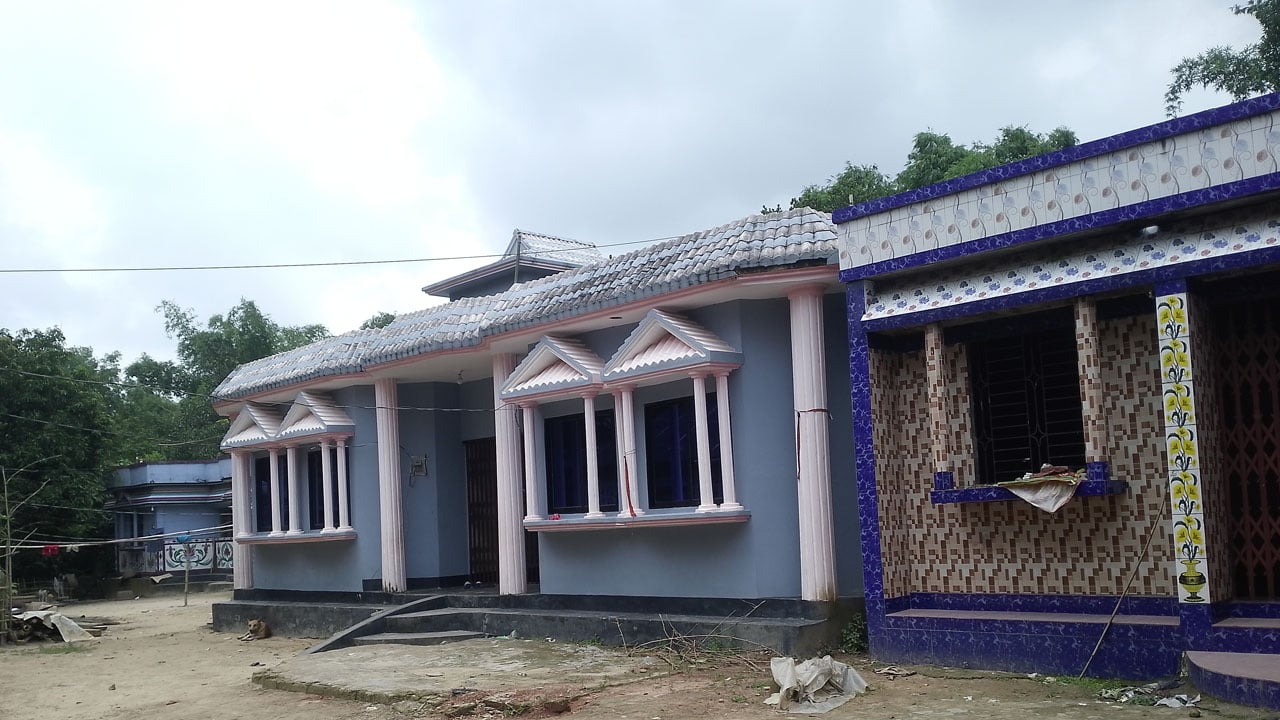 বাহুবলে দুই দফা সংঘর্ষে নিহত ২, গ্রেপ্তার এড়াতে পুরুষশূন্য চার গ্রাম