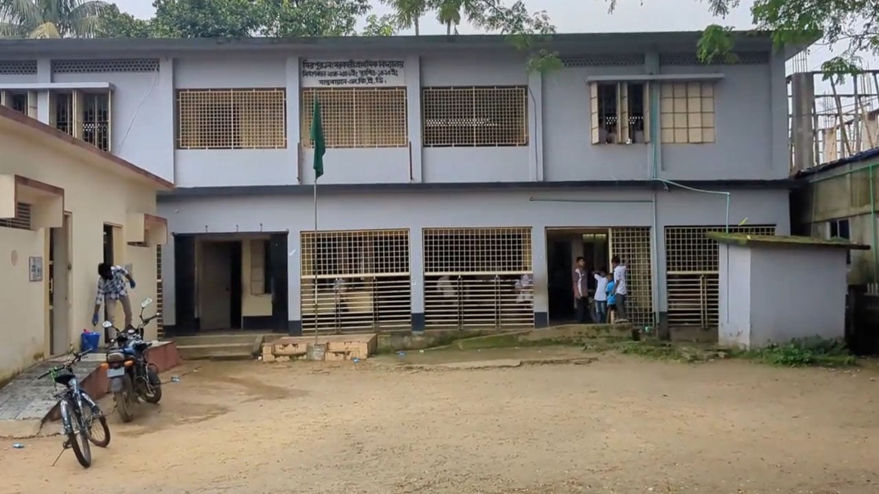বাহুবলে প্রধান শিক্ষকের বিরুদ্ধে দুর্নীতির অভিযোগ
