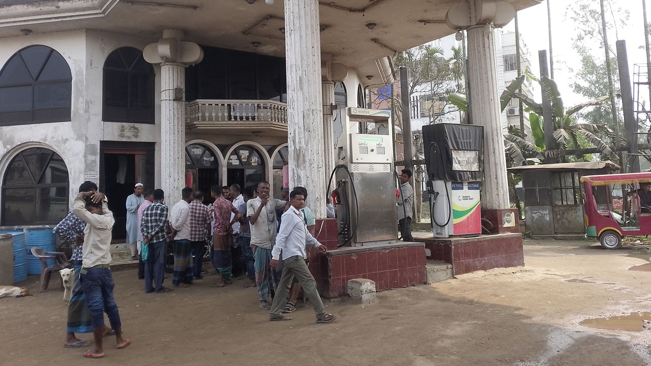 বাহুবলে পেট্রোল পাম্প মালিক সমিতির ধর্মঘটে দুর্ভোগ চরমে