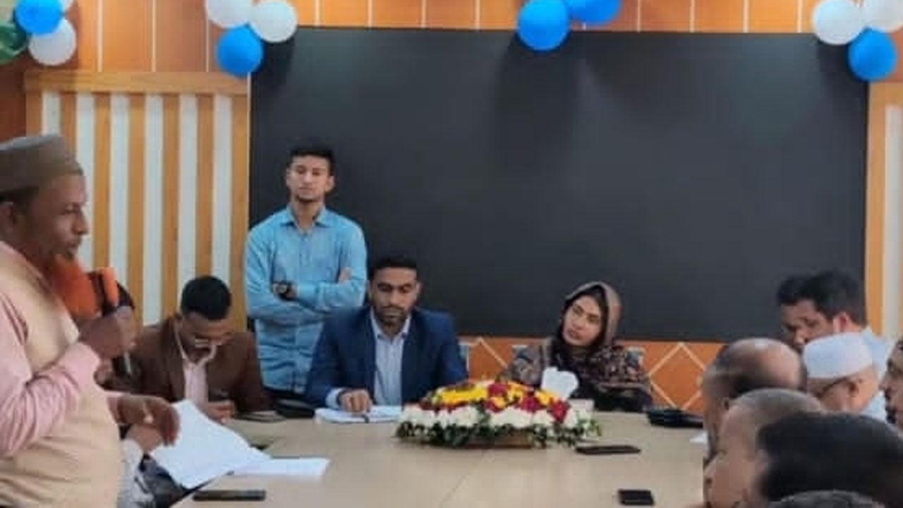 প্রশাসনিক সভায় রেজা কিবরিয়ার স্ত্রী, ইউএনও-এসিল্যান্ড বদলি