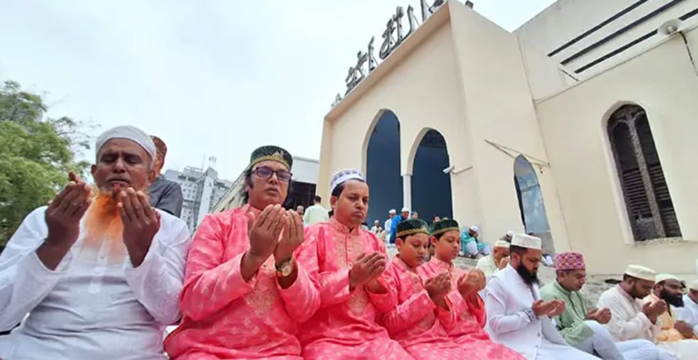 বায়তুল মোকাররমে ঈদুল ফিতরের প্রথম জামাত অনুষ্ঠিত