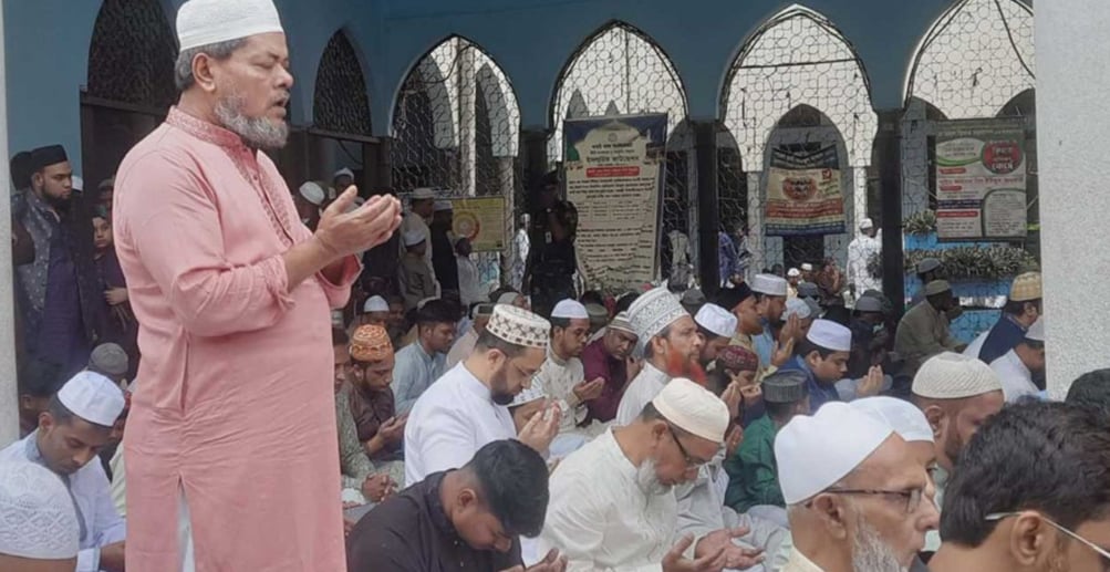 বায়তুল মোকাররমে নামাজ শেষে জাতির কল্যাণে দোয়া