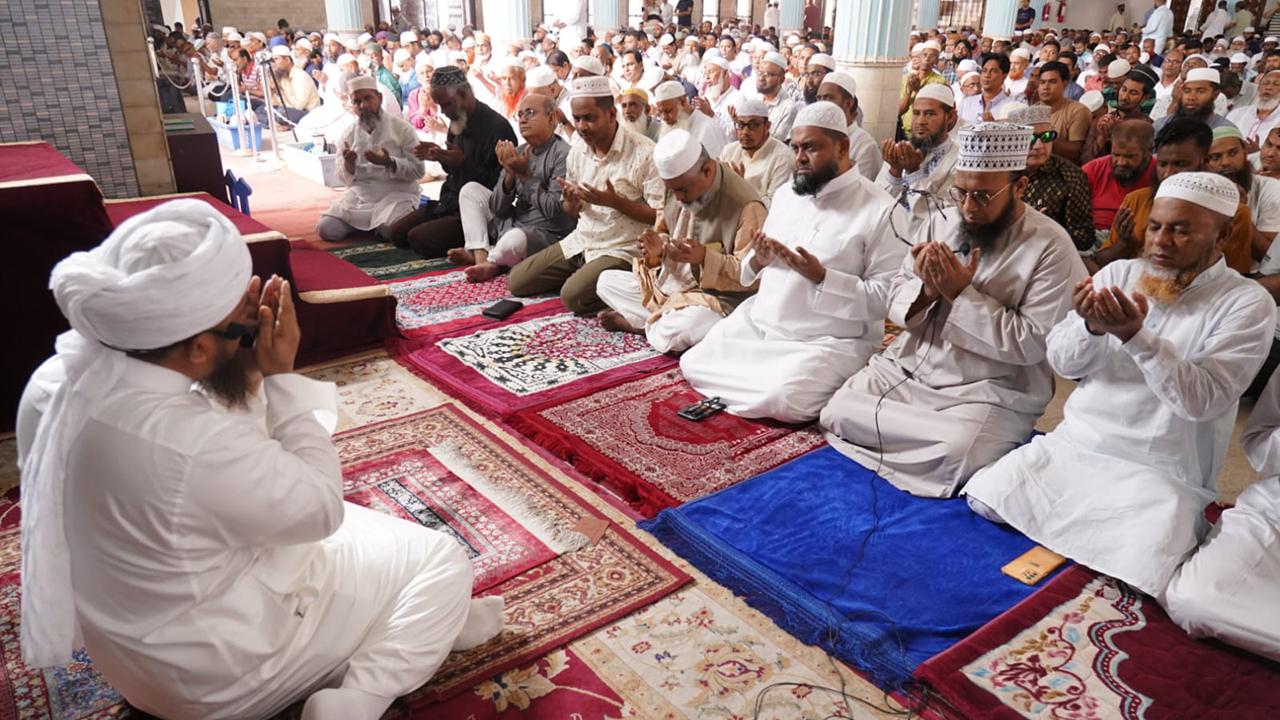 জুলাই শহীদদের জন্য বায়তুল মোকাররমে বিশেষ মোনাজাত