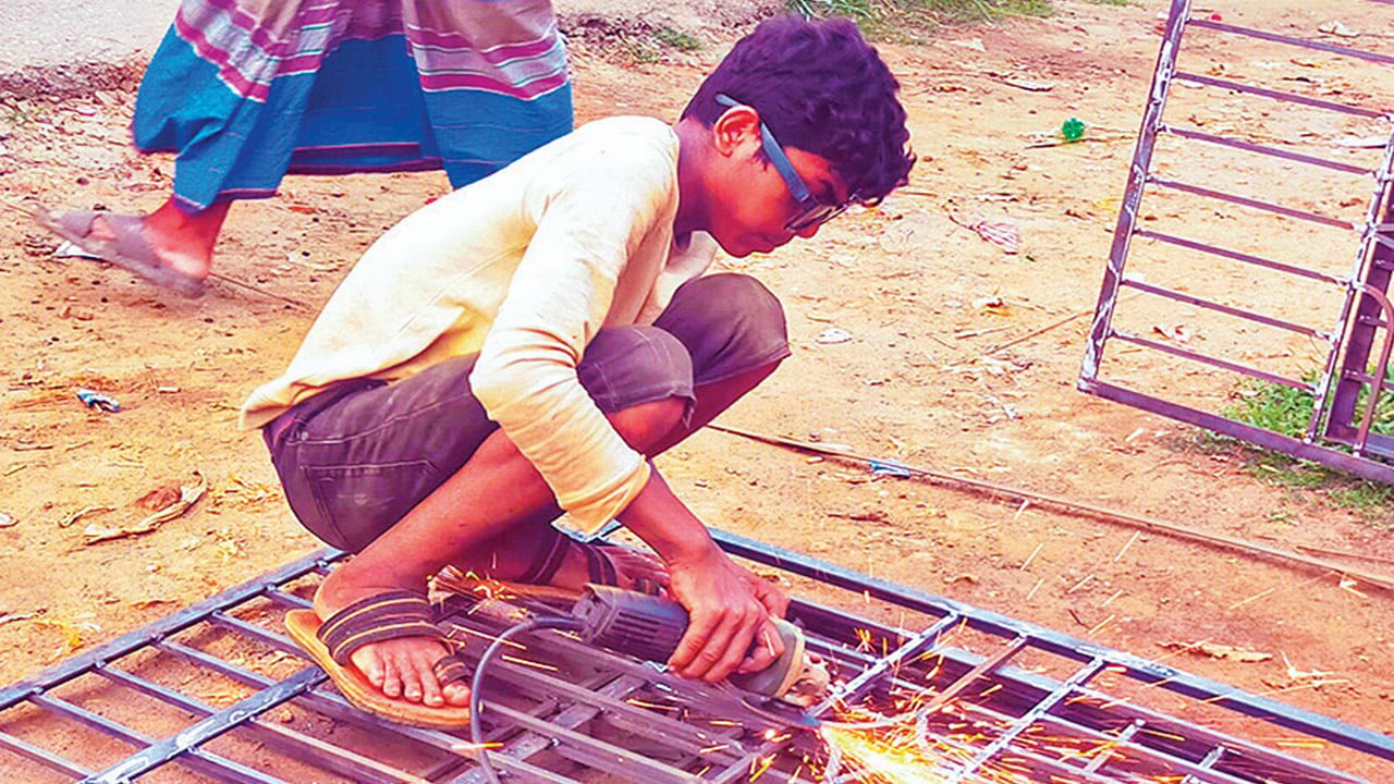 ভালুকায় অল্প বেতনে খাটছে শিশু শ্রমিক