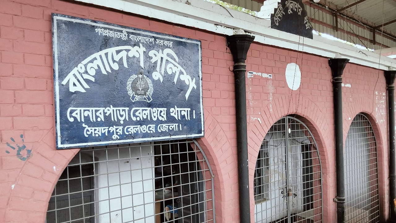 গাইবান্ধায় ট্রেনে কাটা পড়ে মানসিক ভারসাম্যহীন নারীর মৃত্যু