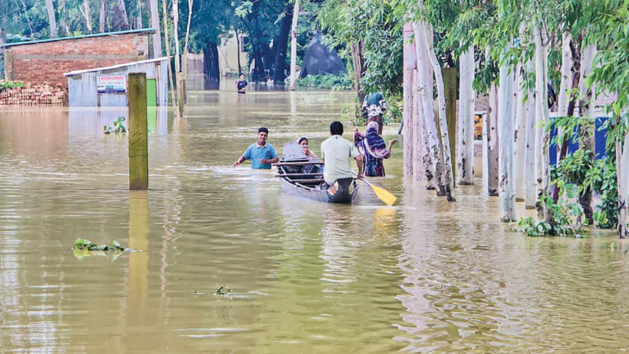 বৃষ্টি কম, জলাবদ্ধতার উন্নতি
