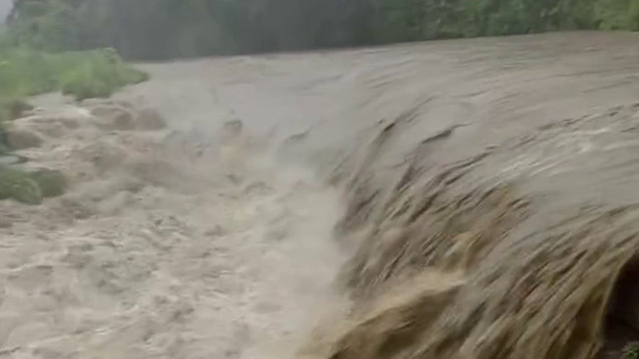 ভারী বৃষ্টিতে বিদ্যুৎ বিপর্যয়, বান্দরবানের সব পর্যটনকেন্দ্র বন্ধ