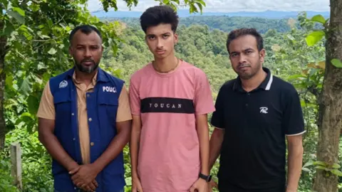 চাঁদপুরের নিখোঁজ স্কুলছাত্র বান্দরবানের পাহাড়ে উদ্ধার
