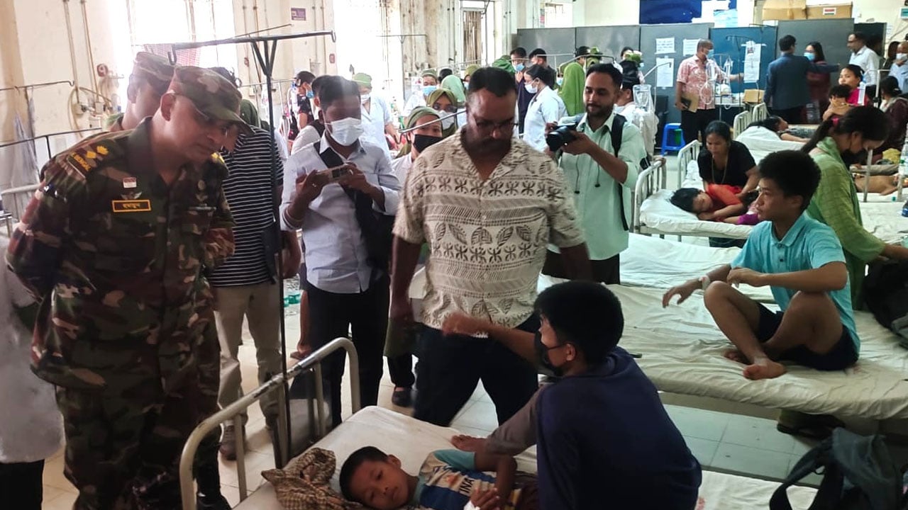 মানবিক উদ্যোগে হাম রোগীদের পাশে বান্দরবান সেনা জোন