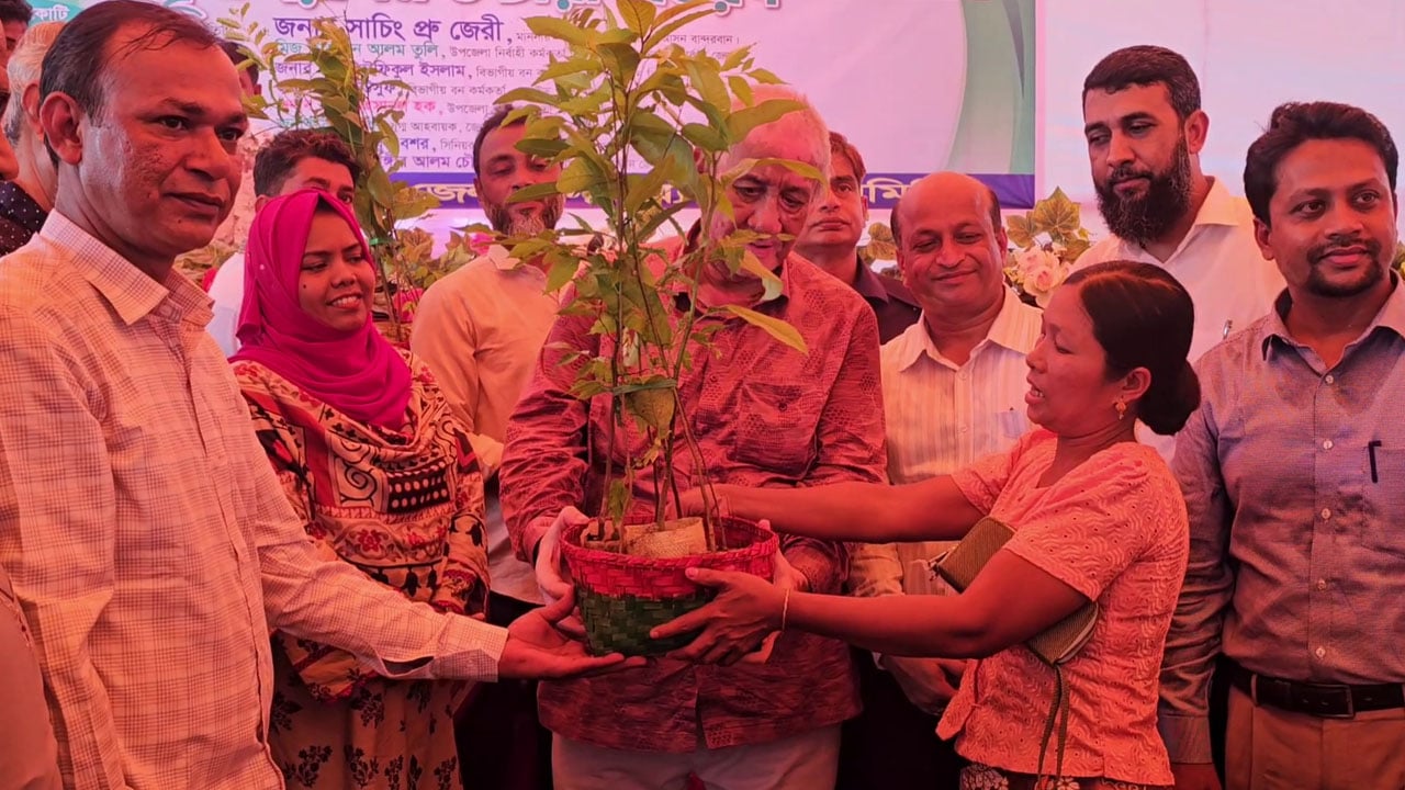 পরিবেশের ভারসাম্য রক্ষায় বেশি বৃক্ষরোপণের আহ্বান সাচিংপ্রু জেরীর