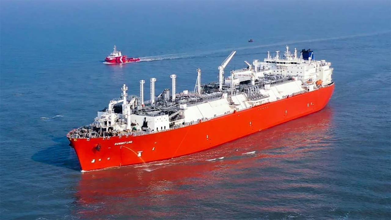 চট্টগ্রাম বন্দরে পৌঁছেছে জ্বালানিবাহী ৮টি জাহাজ