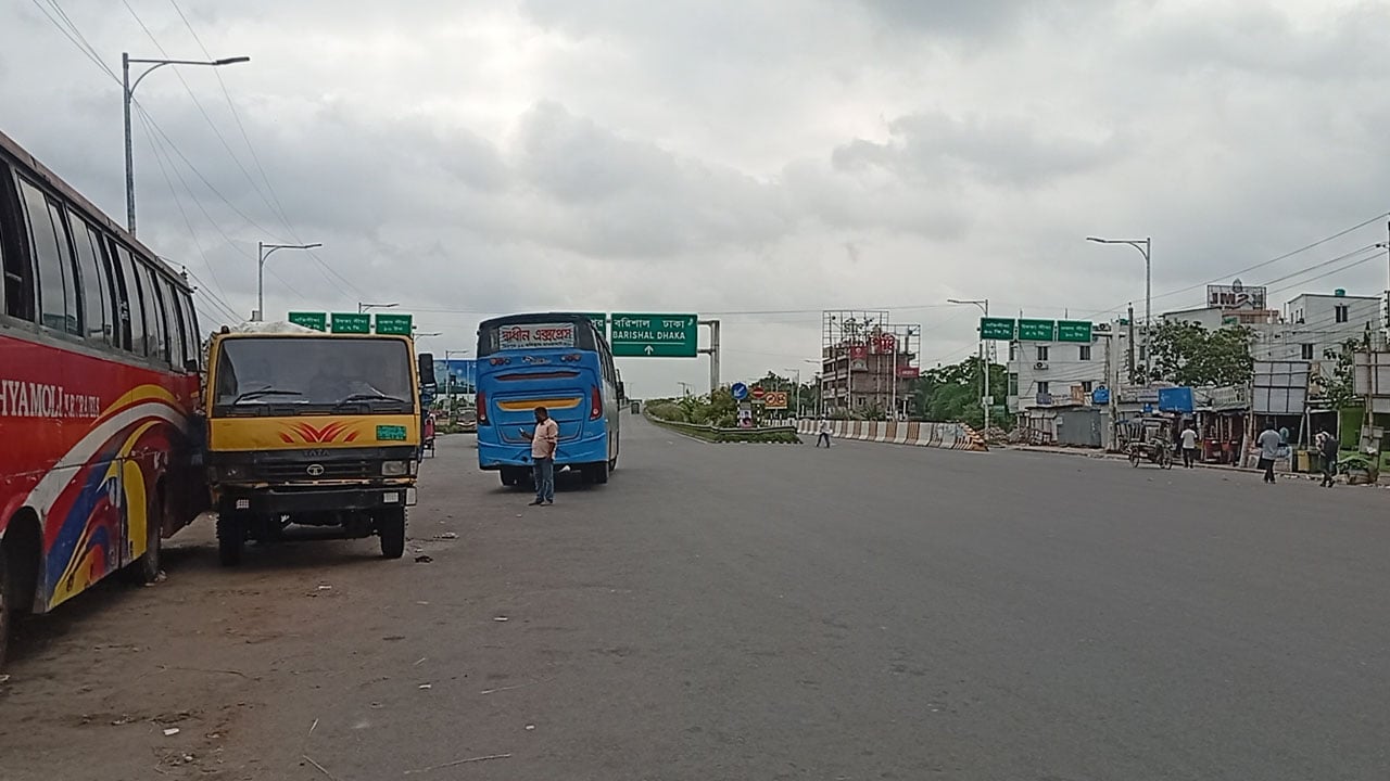ভাঙ্গায় বাসচাপায় কাভার্ডভ্যানের হেলপার নিহত
