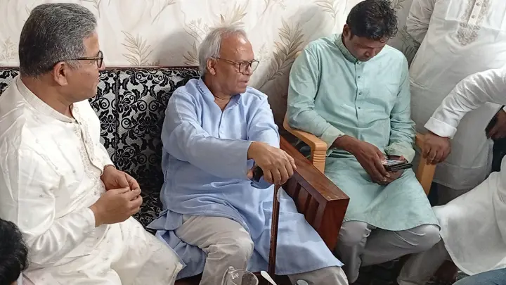 গণতান্ত্রিক সরকারের বিরুদ্ধে ষড়যন্ত্র করে লাভ নেই: রিজভী