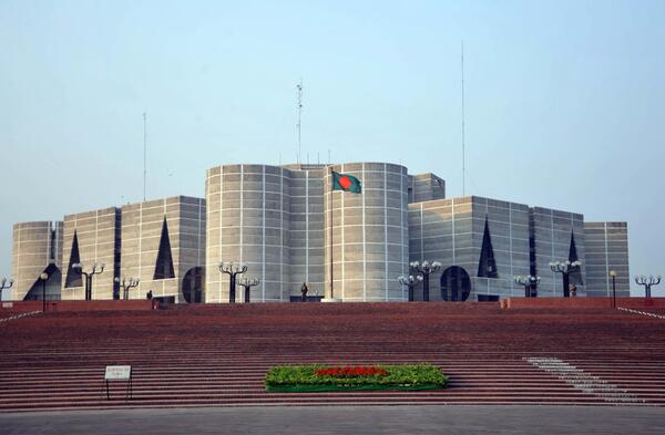 গণমানুষের রাষ্ট্রবিধান কি সোনার পাথরবাটি?