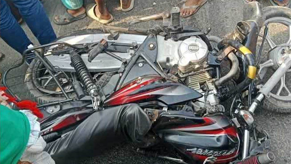 বরগুনায় বাসচাপায় প্রাণ গেল ৩ সহোদরের
