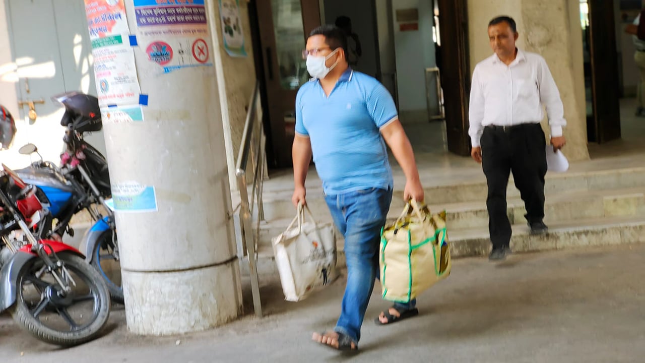 কাল থেকে টানা ৭ দিনের ছুটিতে যাচ্ছেন সরকারি চাকরিজীবীরা