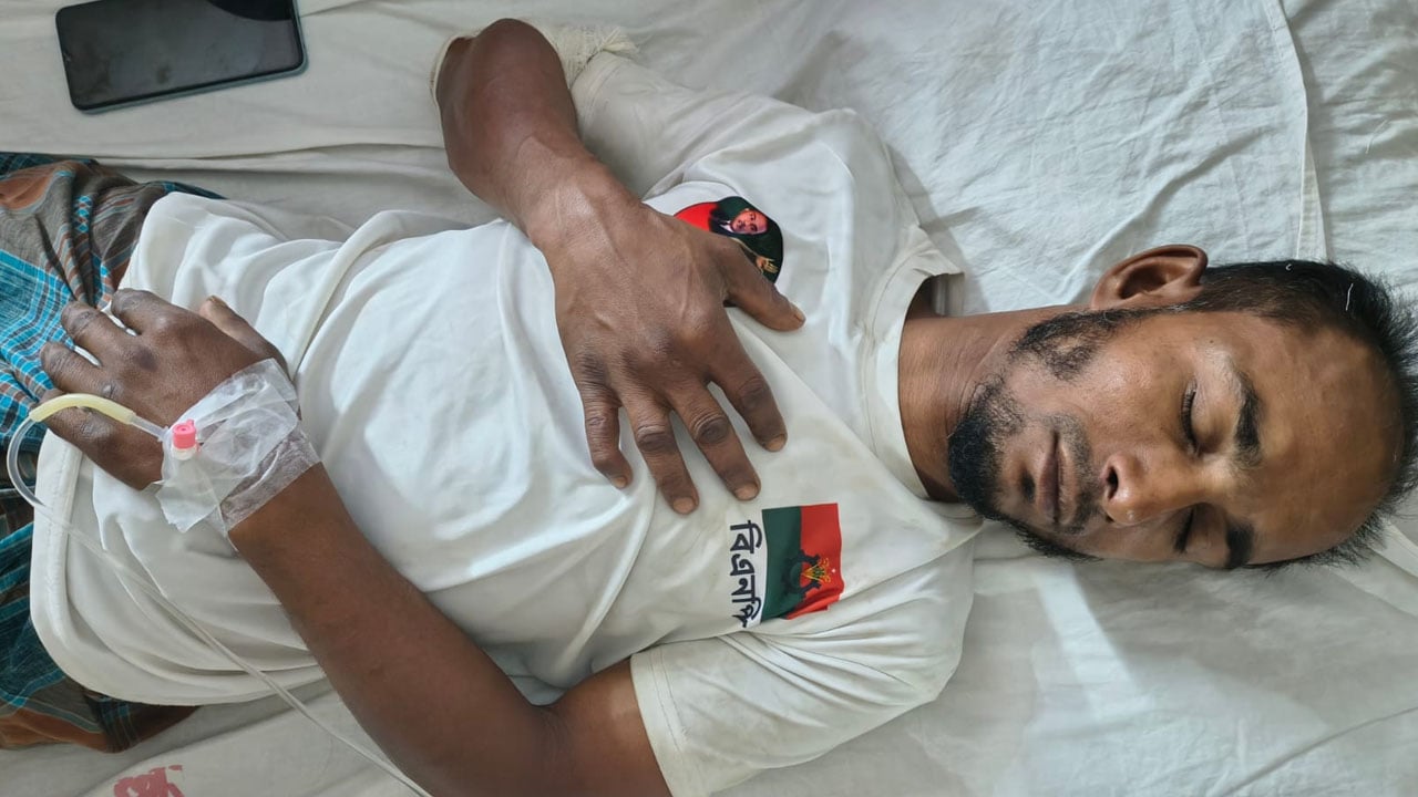 বিএনপি নেতা ও তার স্ত্রীকে পেটালেন ছাত্রলীগের কর্মীরা